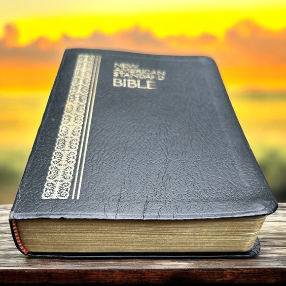 New American Standard Bible 1977 Red Letter Dictionary Concordance Famil… - Picture 3 of 13